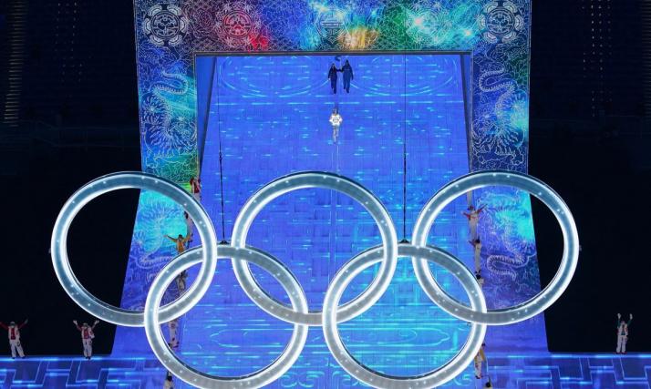 Jogos de Inverno começam em Pequim com anéis surgindo de bloco de gelo