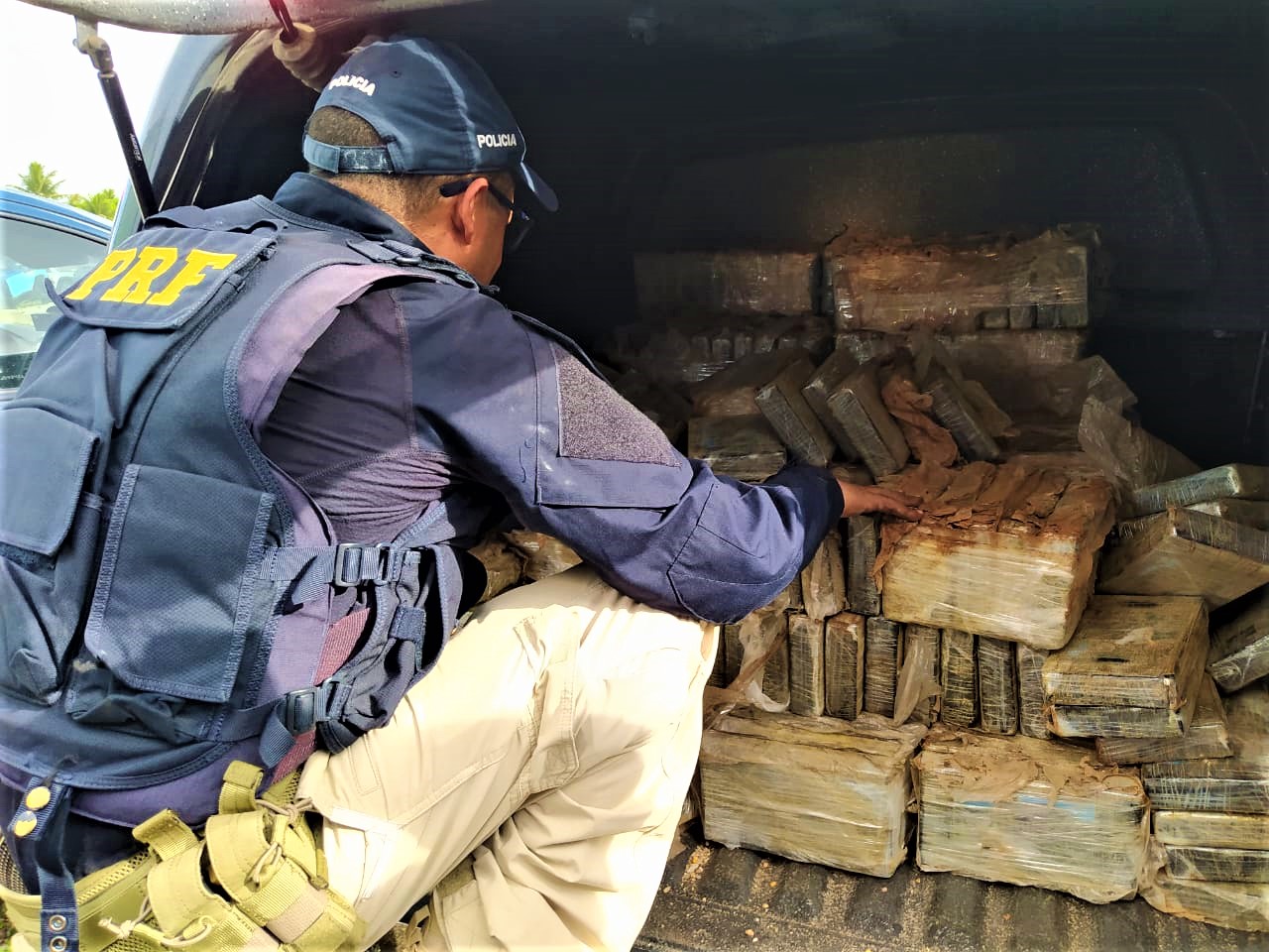 PRF apreende quase 500 kg de cocaína em Feira