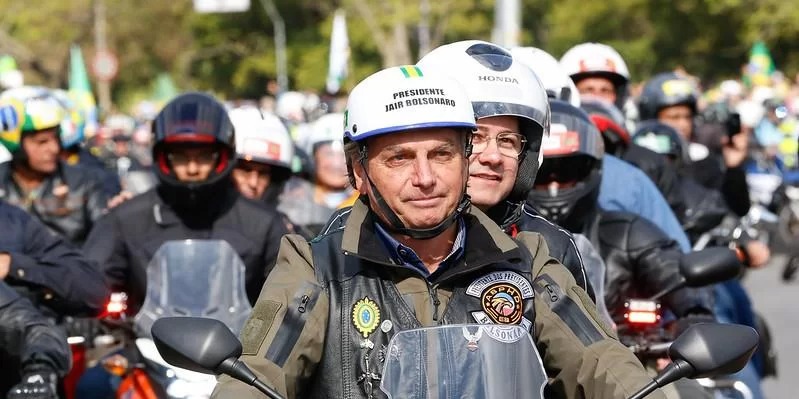 Bolsonaro participa de motociata em Feira de Santana