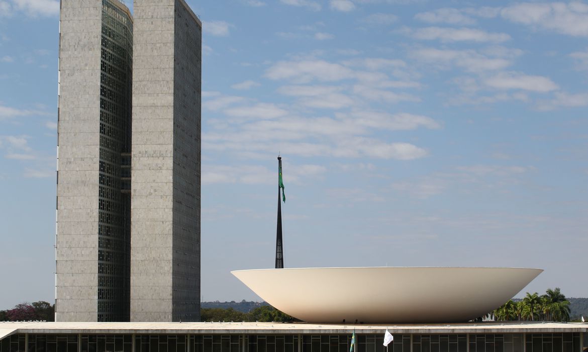Prefeitos de todo o país vão a Brasília em manifestação contra propostas do governo federal