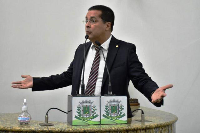 “Vamos analisar todos os pedidos de afastamento do prefeito Colbert”, afirma presidente da Câmara