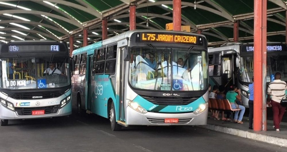 Governador anuncia redução de ICMS para ônibus do transporte público no estado