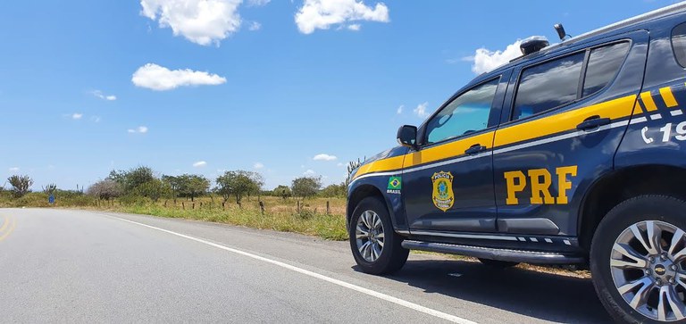 Em Teolândia, PRF recupera carro furtado no estado de São Paulo