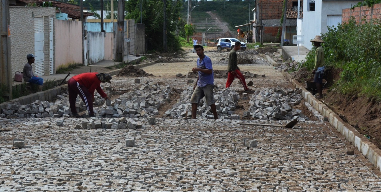 Obras de pavimentação vai contemplar 14 ruas em bairro de Feira