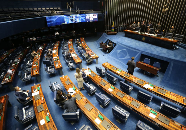 Oposição protocola pedido de abertura de CPI do MEC no Senado