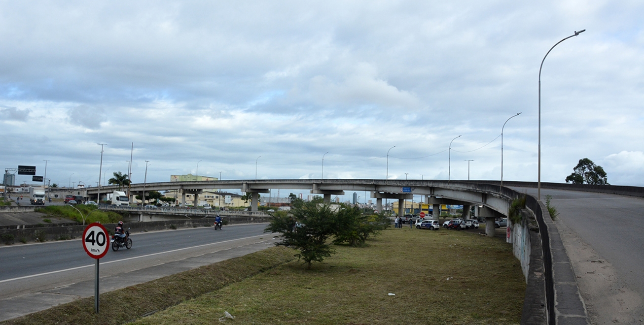 Tráfego é liberado em uma das faixas do viaduto do Complexo Miraldo Gomes