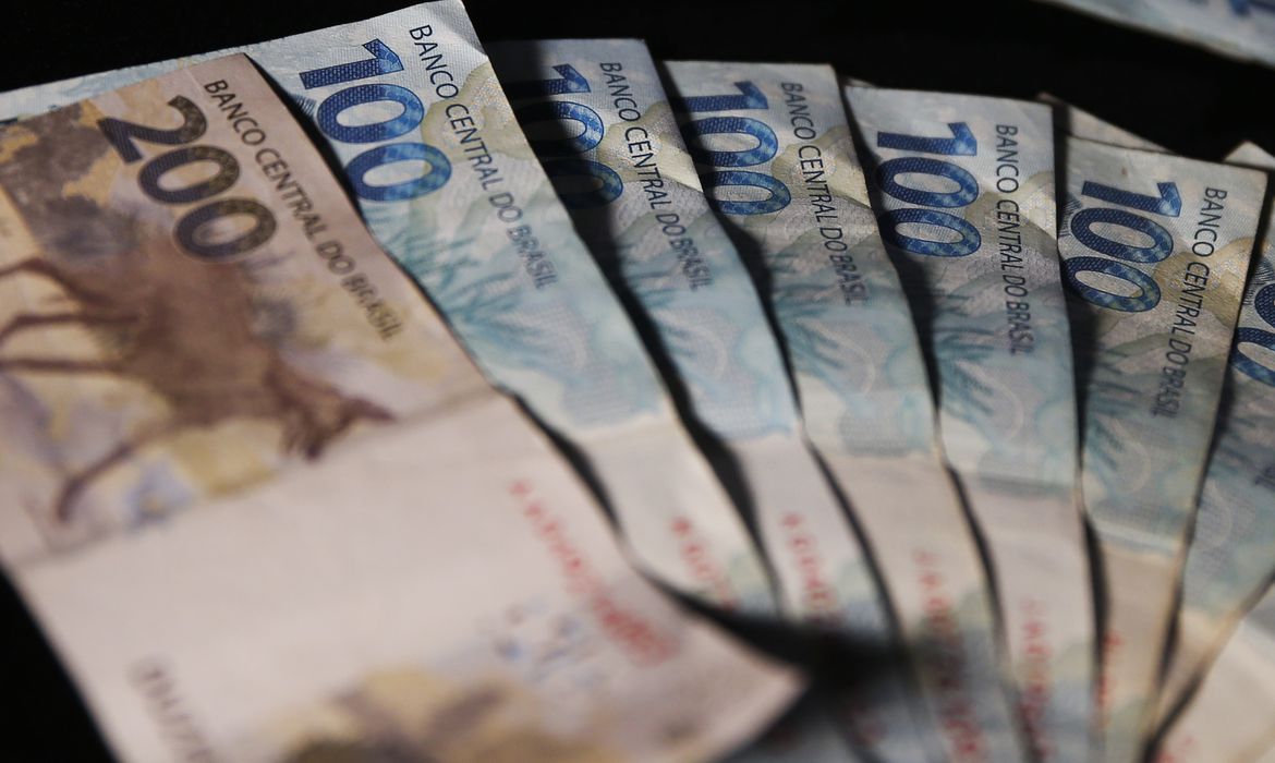 13º salário pode injetar até R$ 250 bilhões na economia até dezembro