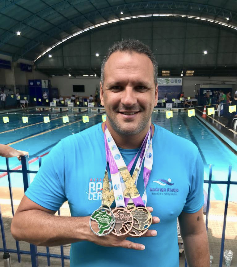 Feirense conquista vice-campeonato em torneio nacional de natação  