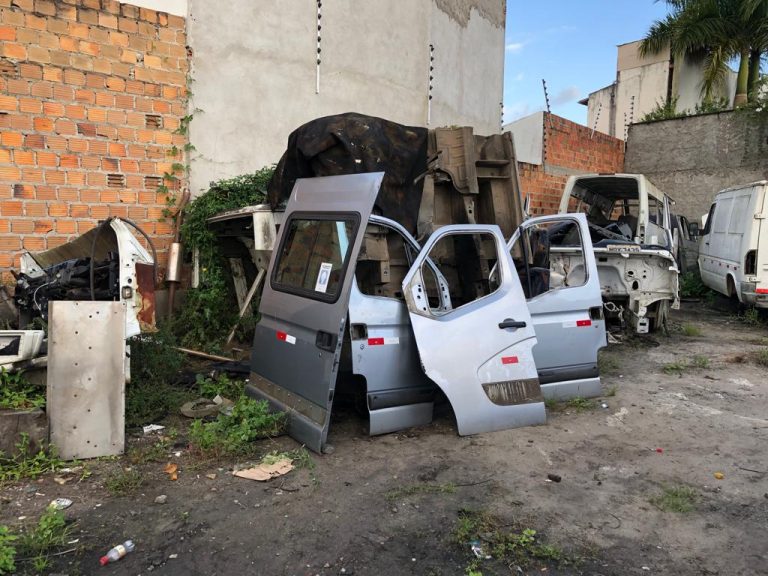 Delegacia de Furtos e Roubos descobre desmanche de veículos em Feira de Santana