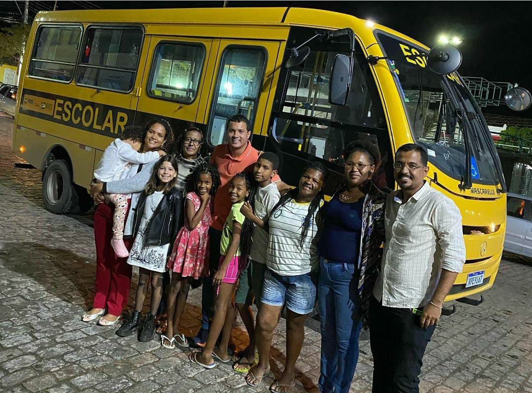Prefeitura de Tanquinho adquire micro-ônibus escolar zero km