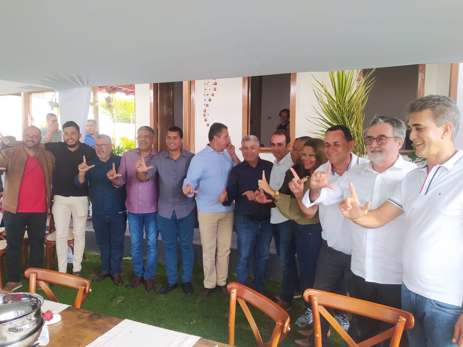 Governador Rui Costa se reúne com prefeitos