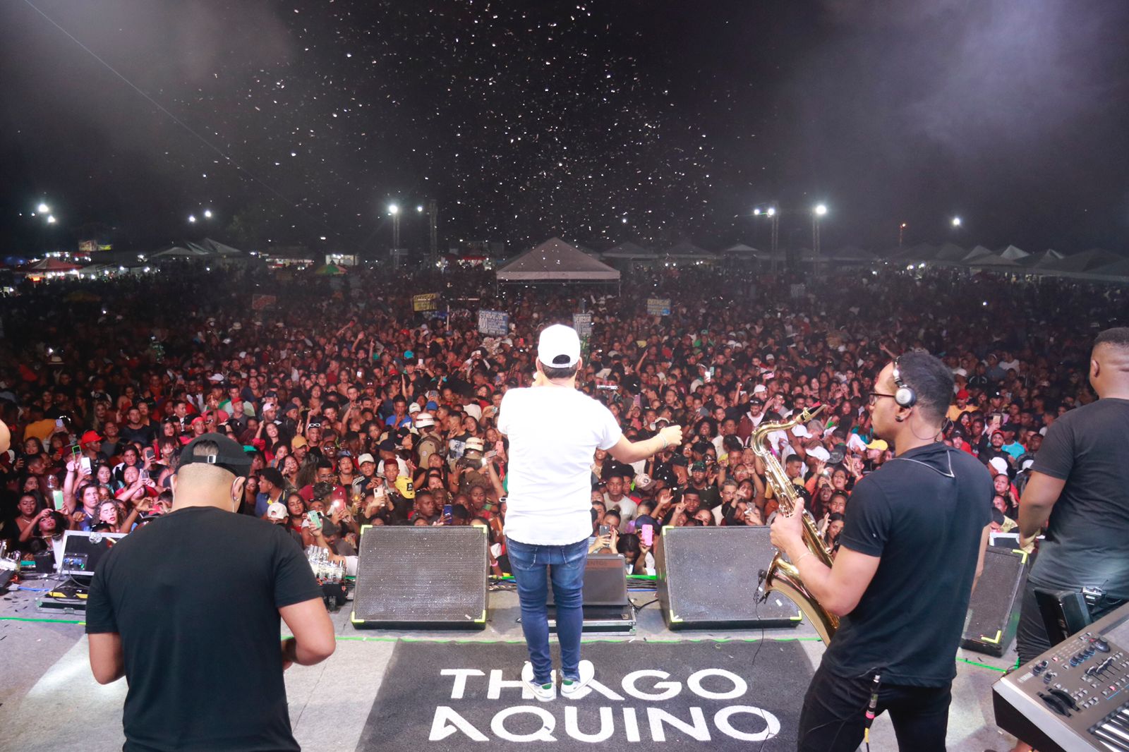 Thiago Aquino, Daniel Vieira e Nenho arrastam um grande público nos 60 anos de Santanópolis