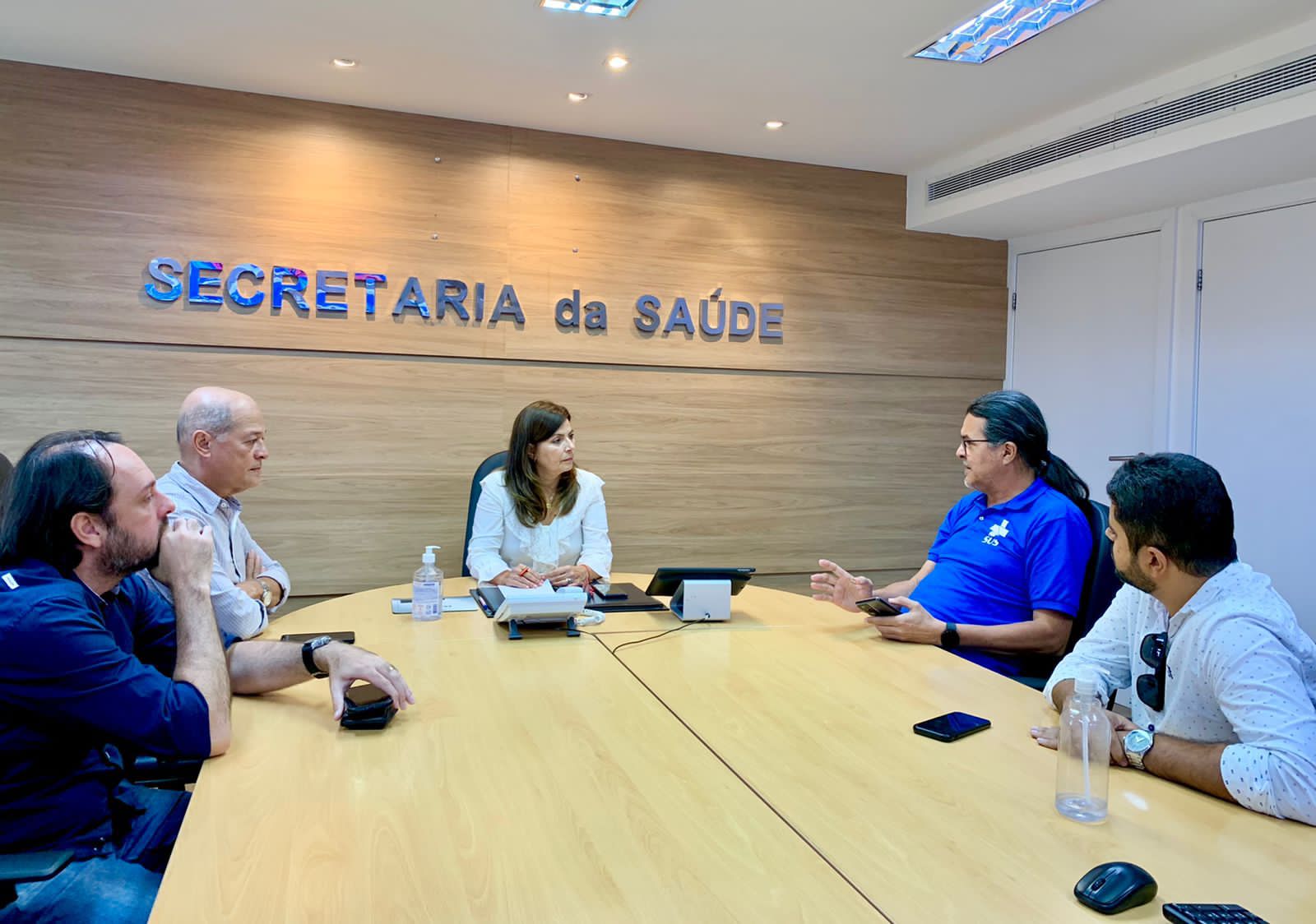Joseildo Ramos e Radiovaldo Costa se reúnem com secretária de saúde em busca de melhorias para o Hospital Dantas Bião
