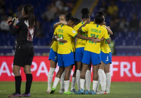 Seleção feminina joga por vaga na final da Copa América