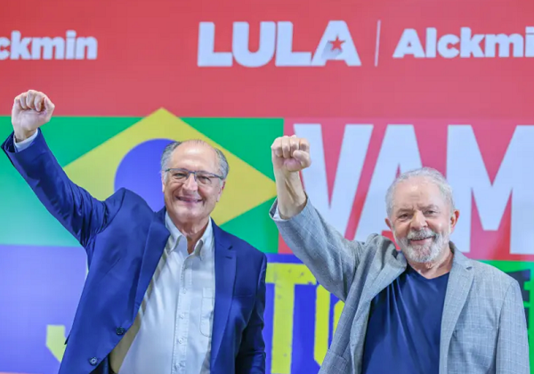 Chapa Lula-Alckmin registra candidatura no TSE 