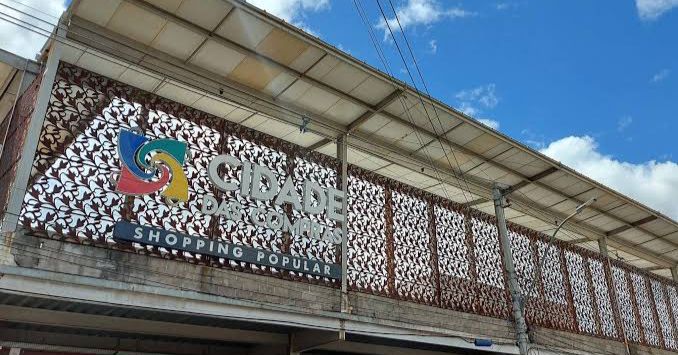 Justiça determina que Prefeitura de Feira de Santana e responsáveis por obras de Shopping Popular construam área para artesãos
