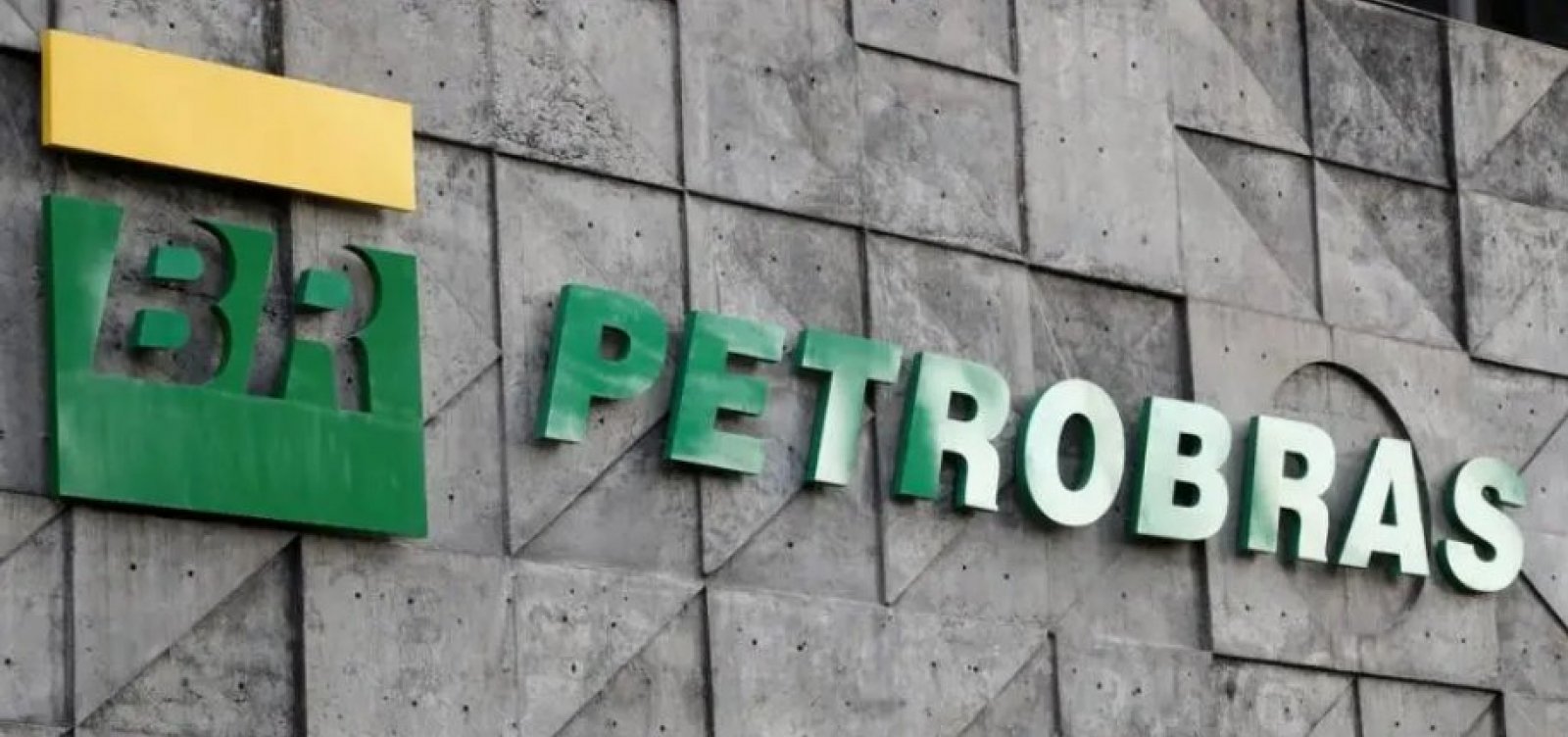 Petrobras reduz em 4,85% preço da gasolina cobrado das distribuidoras