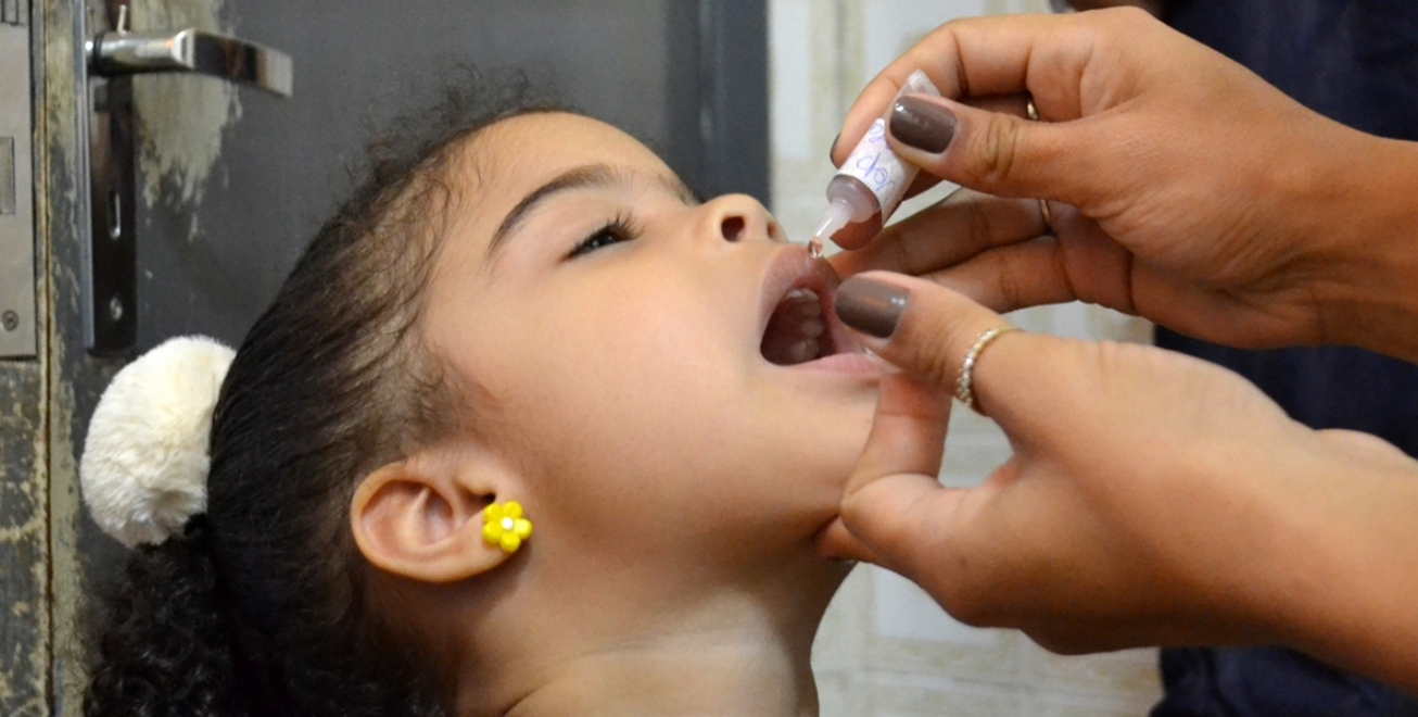 Feira vai vacinar crianças contra a poliomielite em escolas da rede municipal