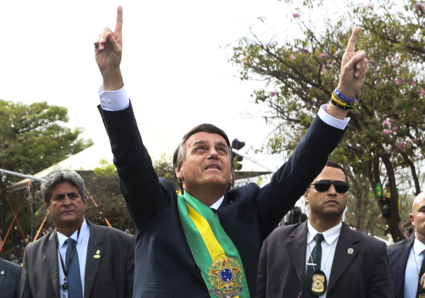 TSE dá 24 horas para Bolsonaro excluir imagens das redes no 7 de Setembro