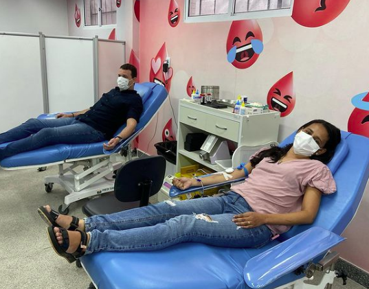 Professores realizam campanha de doação de sangue como forma de protesto