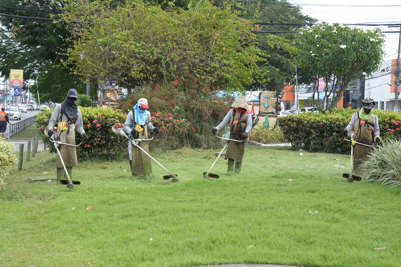 Serviços de limpeza são intensificados em Feira de Santana