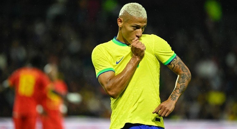 Brasil funciona com esquema ofensivo e bate Gana em penúltimo amistoso antes da convocação