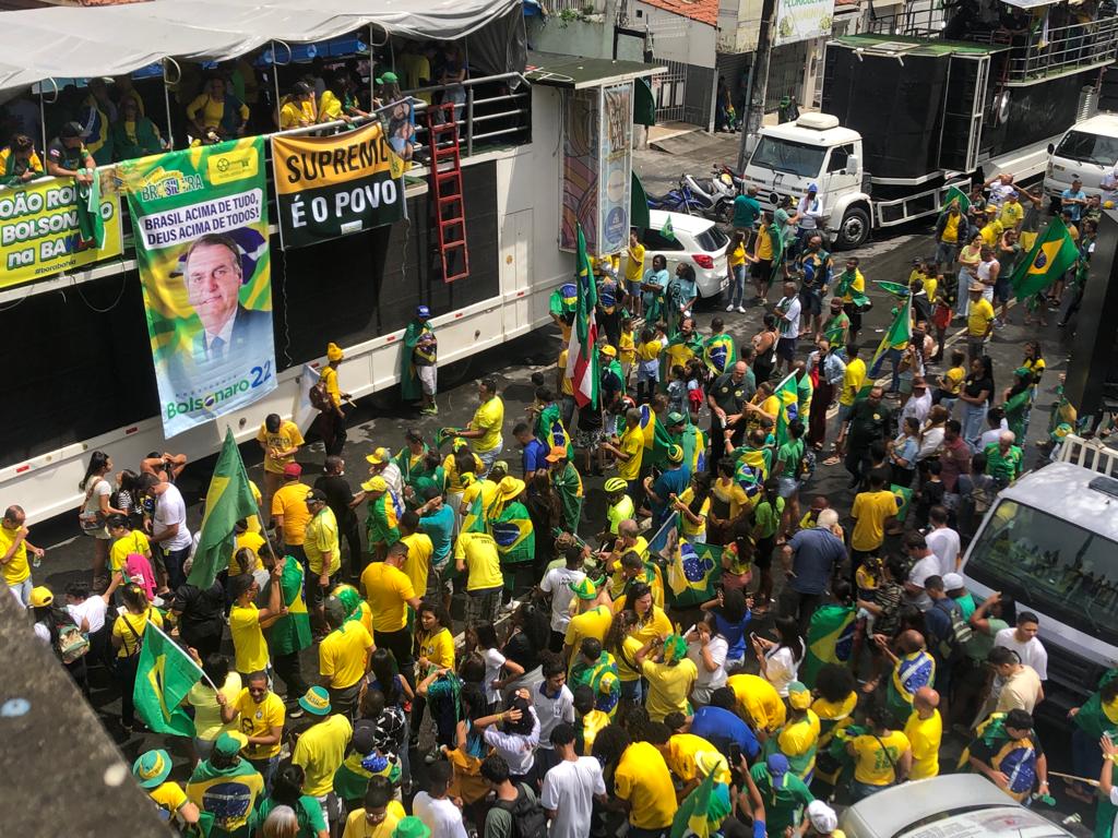 Bolsonaristas realizam ato de apoio ao presidente em Feira de Santana