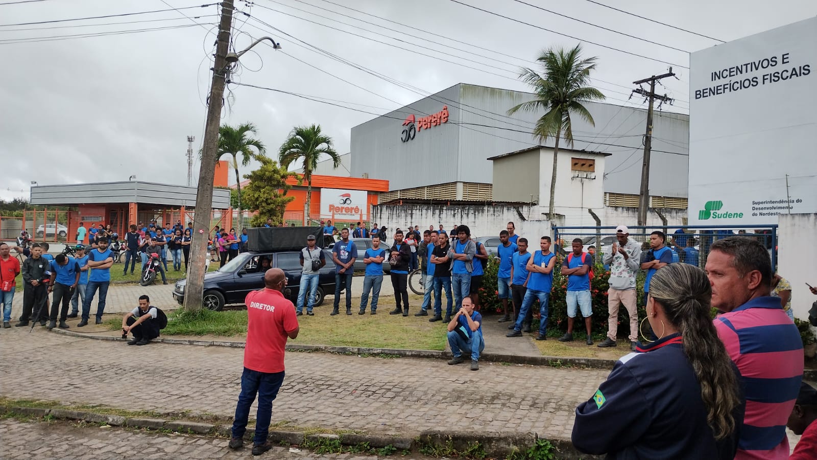 Metalúrgicos estendem greve e realizam protesto em prol dos seus direitos