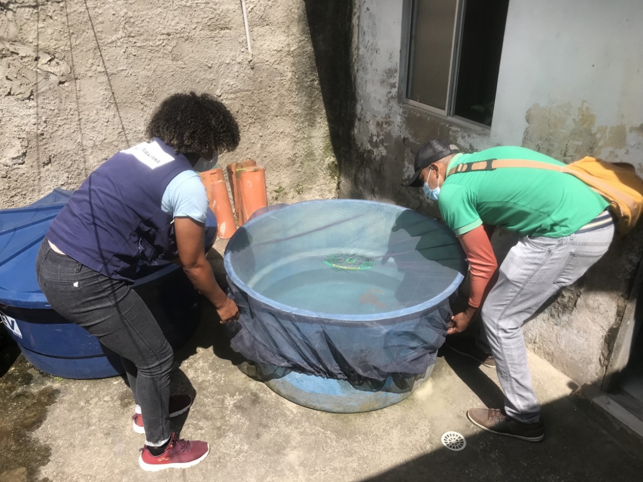Prefeitura realiza entrega de capas para cobertura de caixas d’água