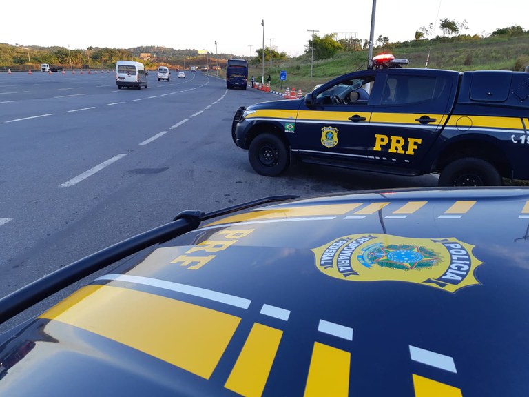PRF registra flagrante de crime contra a ordem fiscal em Feira de Santana