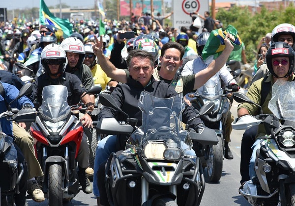 Jair Bolsonaro realiza motociata na Bahia