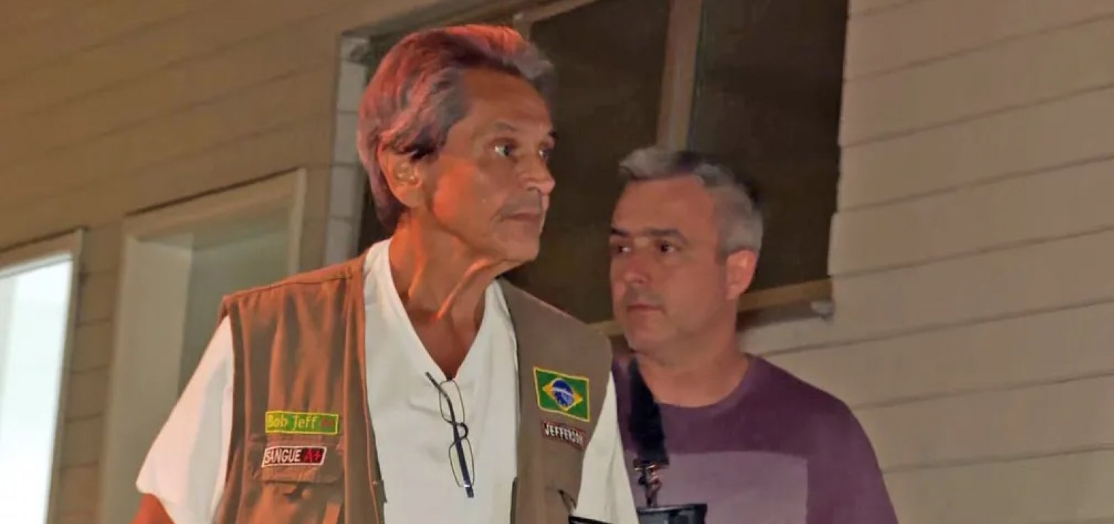 Roberto Jefferson chega a presídio no Rio 14 horas depois de atacar a PF com fuzil e granadas