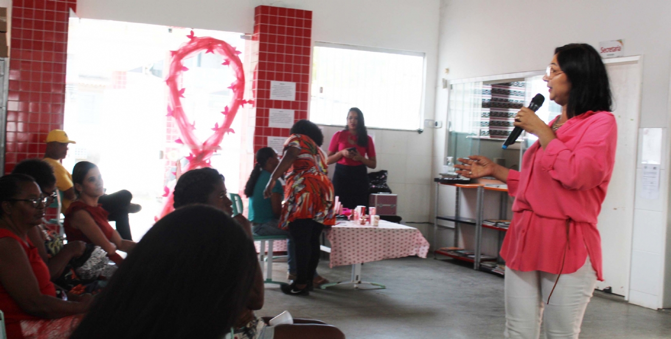 Escola promove evento em alusão ao Outubro Rosa para mães e comunidade