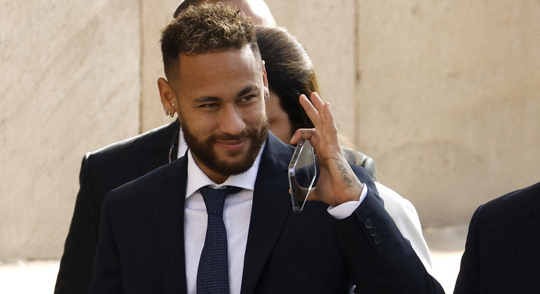 Neymar chama processo de difamatório e fala que acusações eram tendenciosas