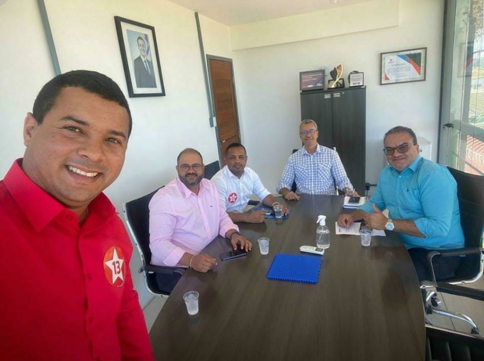 Prefeitos se reúnem com diretor da SUDESB para tratar sobre as obras nos estádios dos municípios