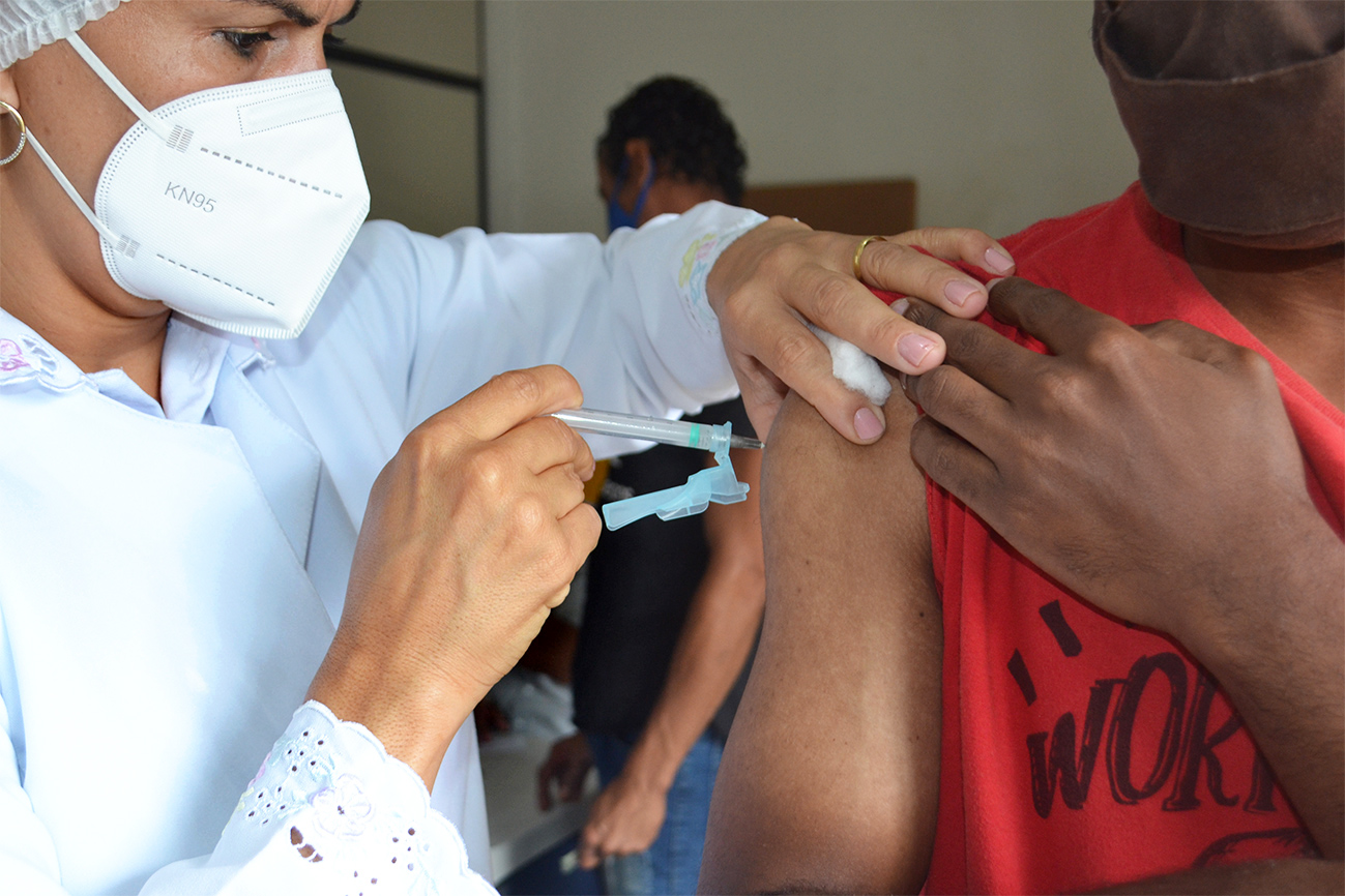 Prefeitura disponibiliza 4ª dose da vacina contra Covid para pessoas a partir de 18 anos