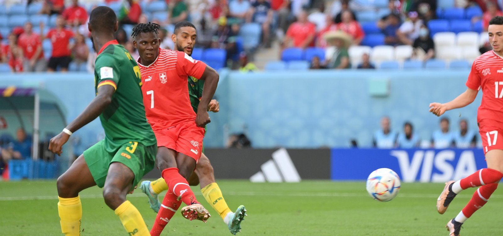 Do grupo do Brasil, Suíça vence Camarões na estreia da Copa