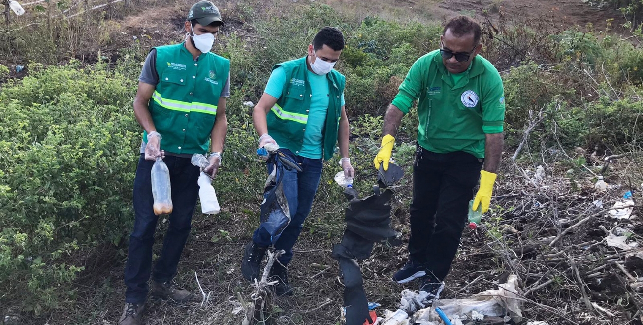 Secretaria de Meio Ambiente recolhe lixo descartado no Rio Jacuípe 