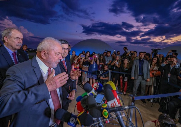 Aliados devem se reunir com equipe de Lula para debater votação da PEC