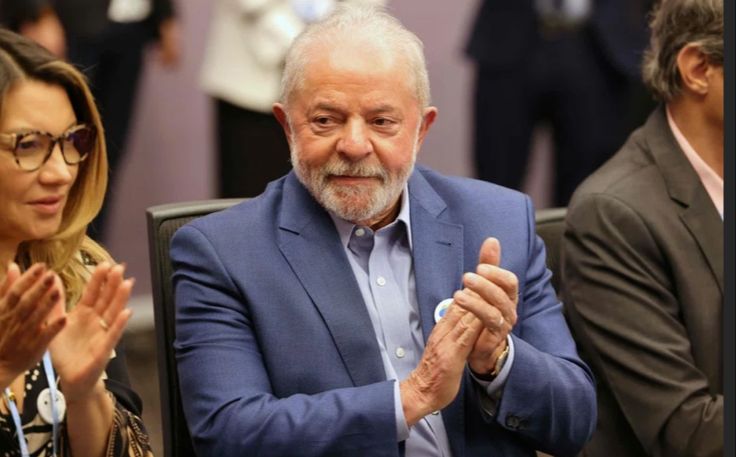 “Foi a democracia a grande vitoriosa nesta eleição”, declara Lula em seu primeiro discurso
