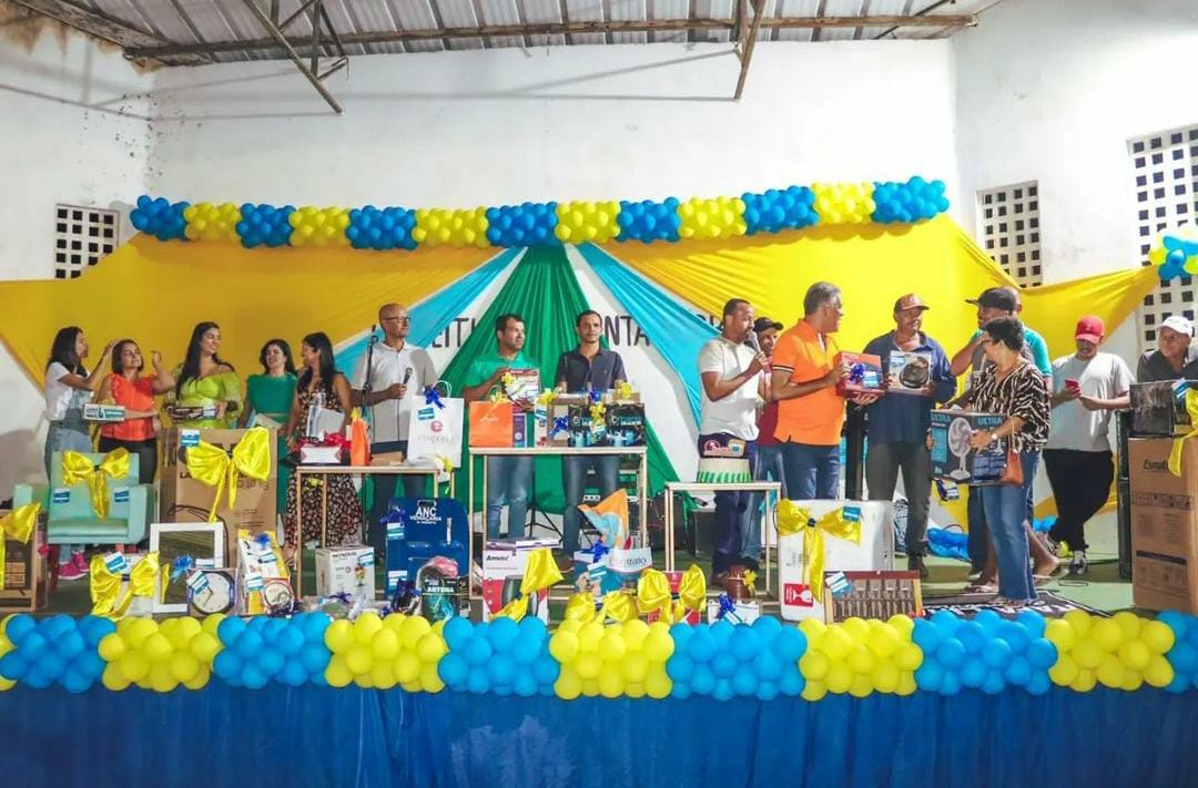 Em comemoração ao Dia do Servidor, a Prefeitura Santa de Bárbara realizou uma festa exclusiva para Servidores Municipais