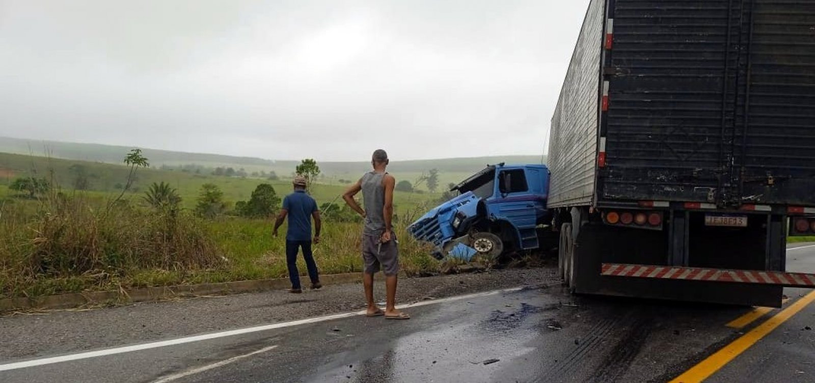 Acidente envolvendo três veículos deixa três mortos na BR-101