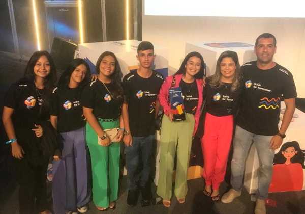 Estudantes baianos ganham prêmio nacional por criação de luvas de bioplástico