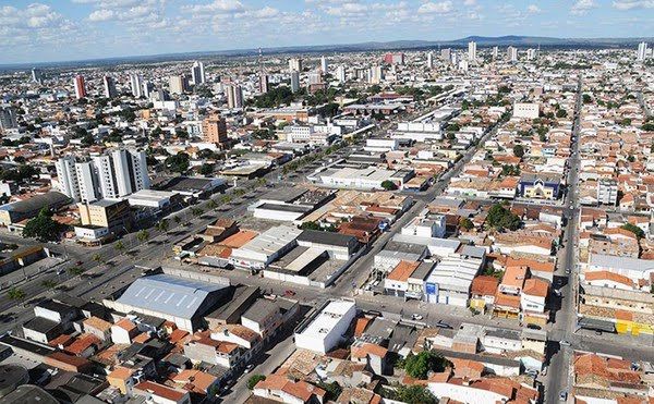 Dentre os maiores municípios do país, Feira de Santana é o 4º no número de população já recenseada