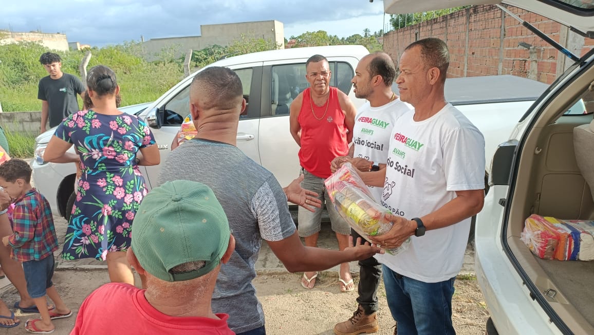 Feiraguay doa mais de meia tonelada de alimentos para comunidades carentes