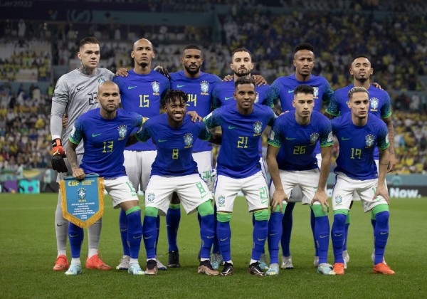 Contundidos, Alex Telles e Gabriel Jesus são cortados da seleção brasileira