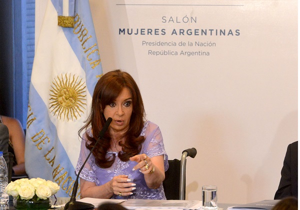 Vice-presidente da Argentina é julgada por denúncia de corrupção