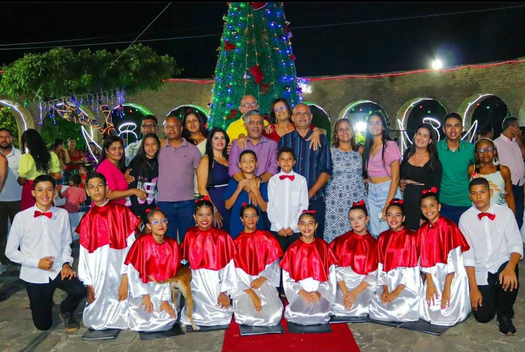 Famílias reunidas celebram a abertura do Natal luz de Santa Bárbara