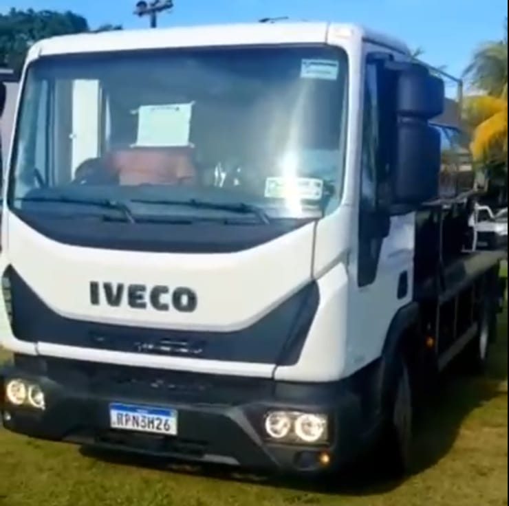 Santa Bárbara: Prefeito adquire caminhão para transporte de leite para a produção de requeijão