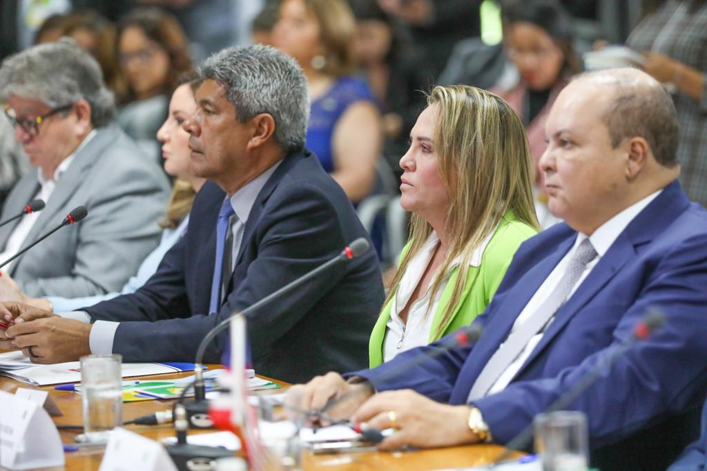 Jerônimo participa de reunião do Fórum de Governadores, em Brasília